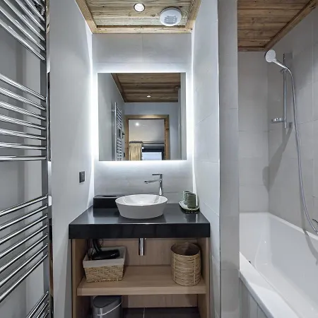 6 Avec Sauna Et Parking, à - Fr-1-562-62 * Courchevel